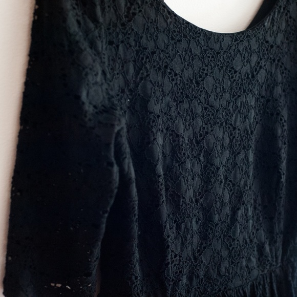 LE CHATEAU | BLACK FLORAL LACE DRESS - Picture 4 of 5